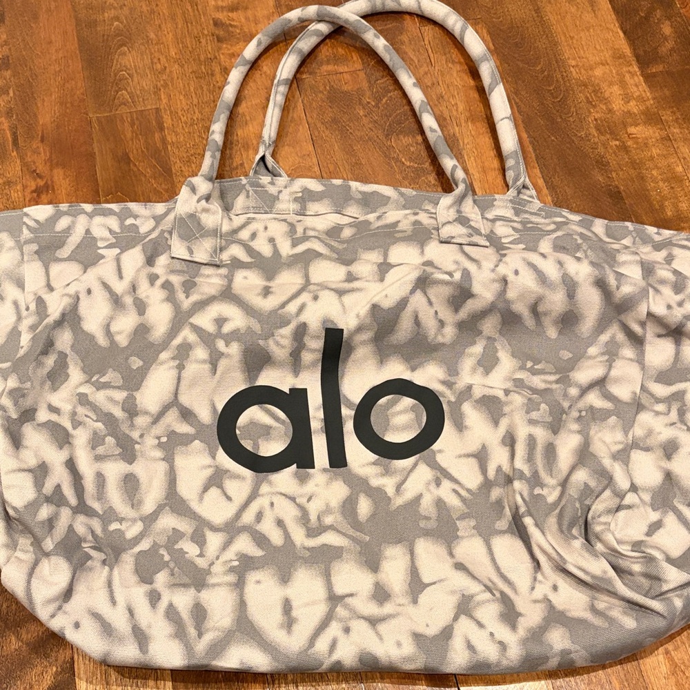 ALO Yoga Cream and Gray Tie-Dye Tote Bag